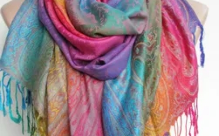 Embracing Timeless Elegance with the Pashmina Scarf