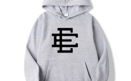 Fashion Hoodies: The Heart of Streetwear Style